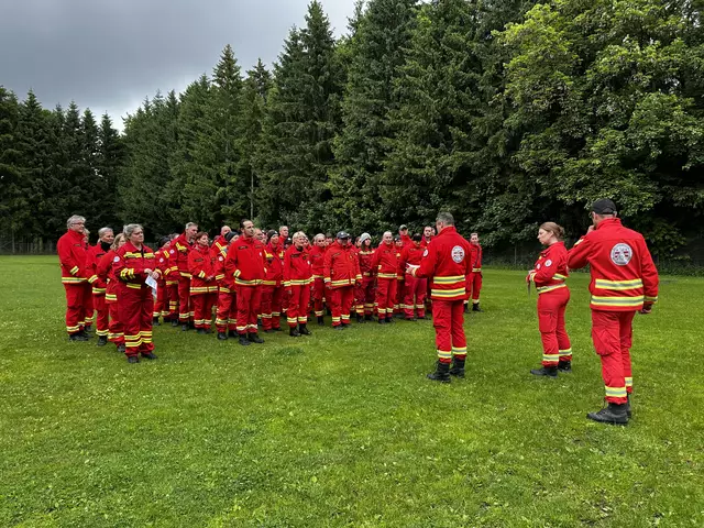Die Österreichische Rettungshundebrigade (ÖRHB) führte Ende Mai eine große Landesübung mit allen zehn Staffeln, 70 Mitgliedern und 55 Hunden in Maria Schmolln durch. | Foto: ÖRHB OÖ
