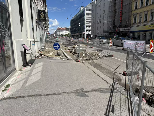 Die Arbeiten für den Radweg laufen aktuell auf Hochtouren. | Foto: Fabian Franz/MeinBezirk