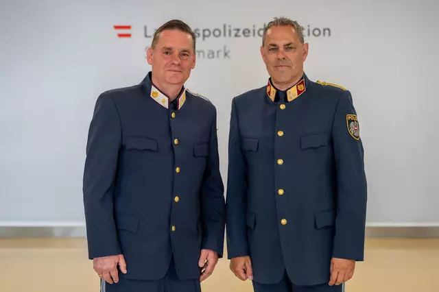 Der neue Dienststellenleiter Kontrollinspektor Thomas Koppauer (l.) hier mit Graz-Umgebungs Bezirkspolizeichef Manfred Pfennich | Foto: Polizei