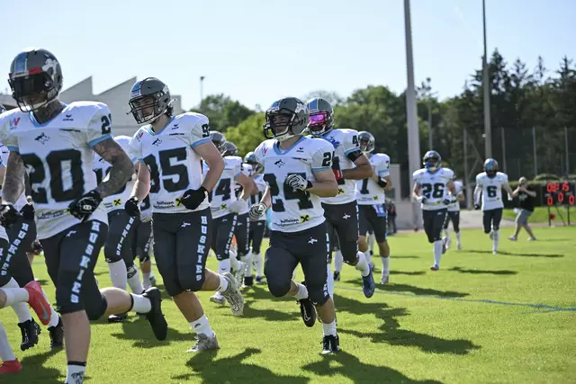 Auch beim Rückspiel zeigen die Welser Huskies den Steelsharks in Traun, wer das größere Football-Raubtier ist. | Foto: Huskies Wels/Straub