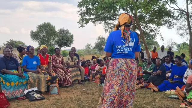 Die Organisation bildet in verschiedenen Ländern Afrikas – darunter Kenia, Tansania, Äthiopien und Uganda – lokale Fachkräfte aus. | Foto: Maggie Hassek/The Rain Workers