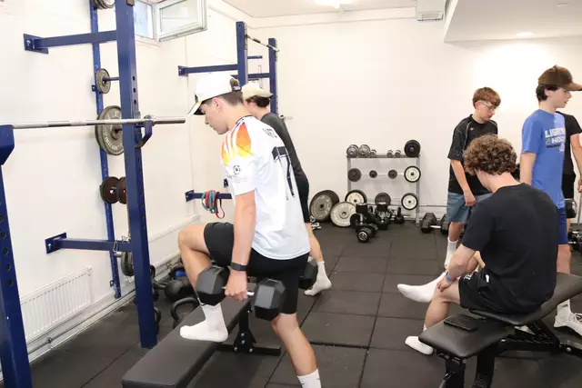 Im Kraftraum wird fleißig trainiert. Die Vorfreude auf den neuen Trainingsraum ist groß. | Foto: MeinBezirk.at