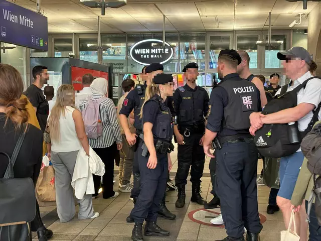 Zahlreiche Einsatzkräfte waren vor Ort. | Foto: Johannes Reiterits/MeinBezirk