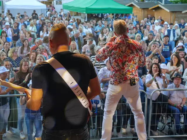 Bereits am Freitag waren zahlreiche BesucherInnen beim Warm-Up sowie dem anschließenden NOCKIS Konzert anwesend. | Foto: Martin Bürgler