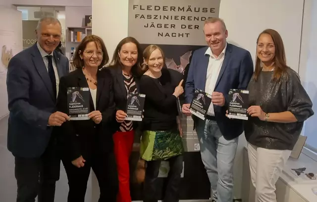 Von rechts: Obmann-Stv. Elisabeth Kübelböck, Obmann Harald Radauer, Maria Jerabek, Bgm. Cornelia Ecker, Museumsleiterin Jutta Ramböck und Josef Schöchl. | Foto: Josef Schöchl