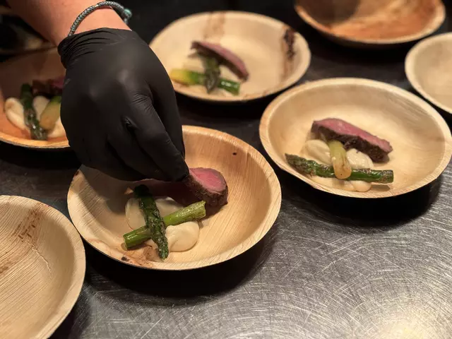 Chefkoch Angelo Spielauer präsentierte frisch gekochte Speisen aus regionalen Produkten und Zutaten. | Foto: Sarah Marie Piskur / MeinBezirk