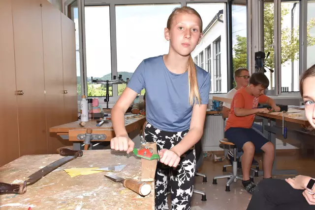 Große Begeisterung herrschte an der MINT-Mittelschule Pabneukirchen in den vergangenen beiden Schultagen. Buben und Mädchen der beiden ersten Klassen bauten ein Windrad und Solar-Lüfter.  | Foto: Robert Zinterhof
