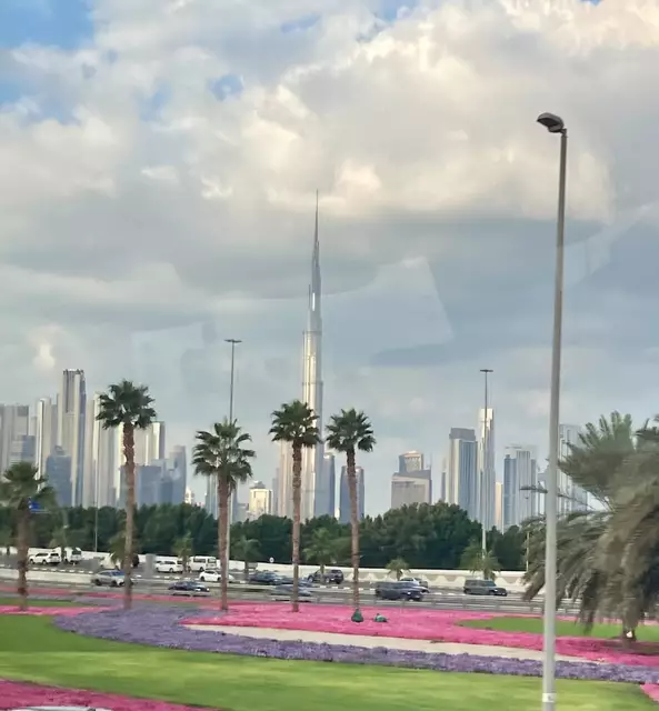 Blick auf das höchste Gebäude der Weld, in Dubai - den Burj Khalifa | Foto: em
