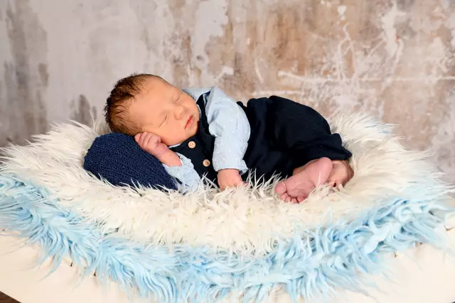 Name: Fabian
Geburtsdatum: 15.05.2025
Gewicht: 3500 g
Größe: 52 cm
Geschwister: Jonas
Eltern: Jasmin Cernoga und Kevin Bauer aus Marchtring, Schwarzautal | Foto: Babysmile