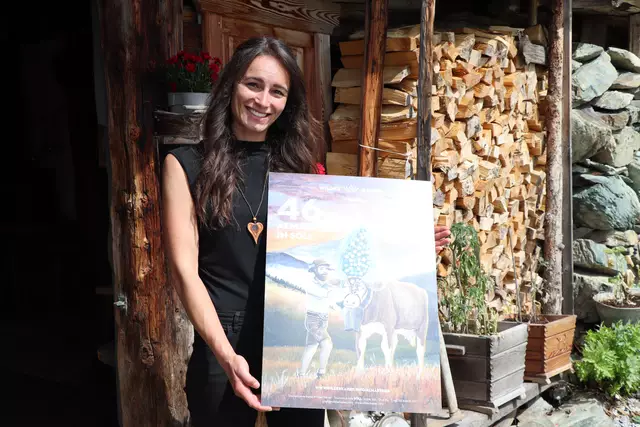 Wildschönauerin Carina Thaler mit dem fertigen Plakat. | Foto: Nimpf