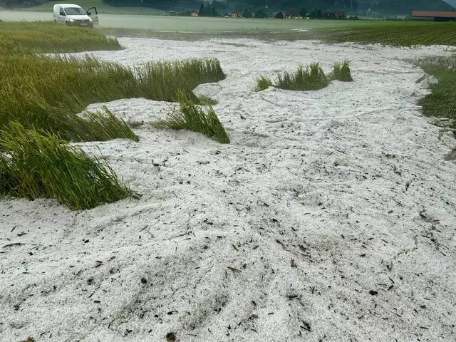 Hagel wie hier in Weißkirchen fügt der heimischen Landwirtschaft ernormen Schaden zu.  | Foto: Österreichische Hagelversicherung