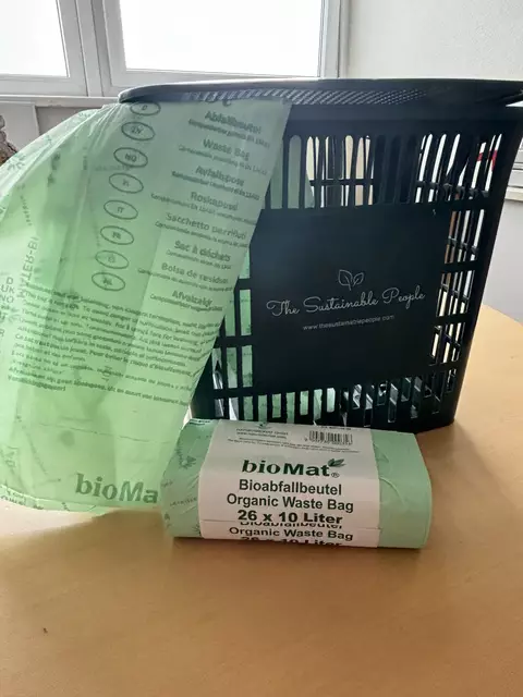 Geeignete Vorsammelhilfe nutzen, wie die Bioküberl und Biosackerl der Stadtbetriebe. Diese sind so konzipiert, dass Bioabfälle schnell trocknen und sich kein Schimmel bilden kann. | Foto: kai