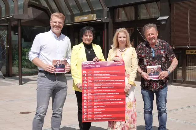 Bürgermeister Harald Bergmann, Kulturbeauftragte der Stadt Knittelfeld, Ingrid Adam-Kaltenegger und Kulturamtsleiterin Marietta Wolf und Rudi Weißenbacher. | Foto: MeinBezirk