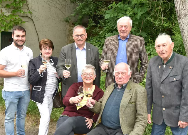 Gemütliche Runde beim Kellerplauscherl im Keller von Richard Hogl. | Foto: Herbert Schleich