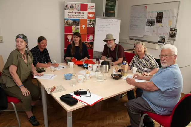 Bewohner des Hofs zu Gast bei Wohnpartner. Im August findet eine Ausstellung über den „Blathof“ aus den letzten 100 Jahren statt. | Foto: Wolfgang Unger/MeinBezirk