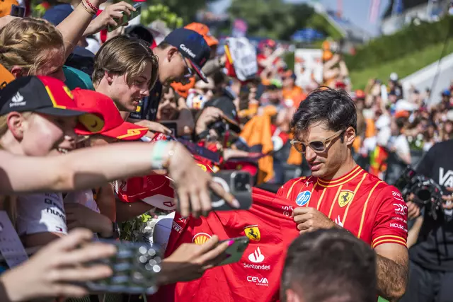 Autogramme sind gefragt. | Foto: RB Content Pool