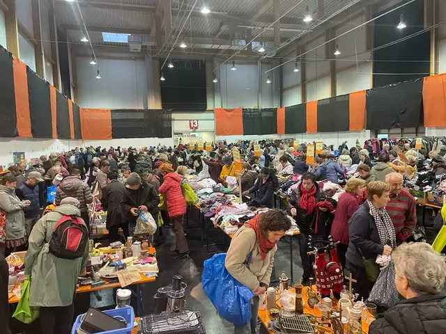 Am 21. und 22. November 2025 veranstaltet das Rote Kreuz Ried den beliebten Rotkreuz-Flohmarkt am Rieder Messegelände. | Foto: RK Ried