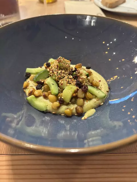 Erster Gang: Platterbse | Gurke | Ziege | Foto: Lauren Seywald / MeinBezirk