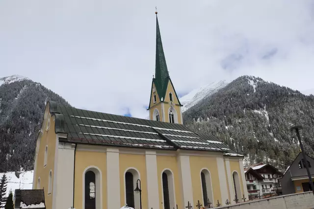 Die Parrkirche zum Heiligen Nikolaus in der Gemeinde Ischgl. | Foto: Seelos