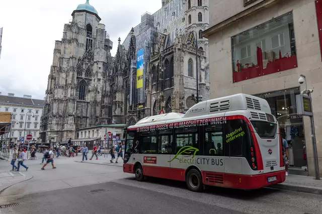 Auf Nachfrage von MeinBezirk rechnet eine Wiener Linien-Sprecherin derzeit nicht mit Einschränkungen. Das hänge vor allem davon ab, wie sich die Demo in der City entwickelt. (Archiv) | Foto: Wiener Linien/Alexandra Gritsevskaja