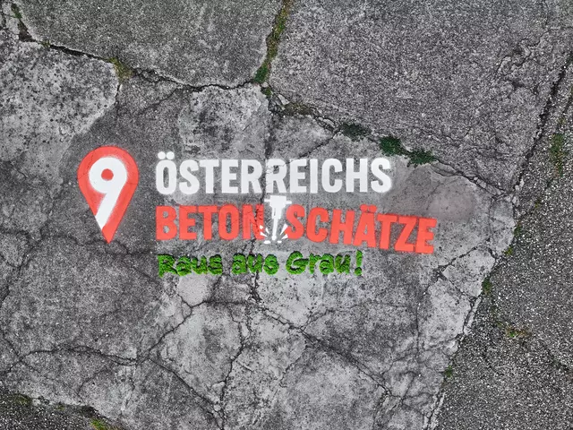 Greenpeace startet die zweite Runde der Aktion "Österreichs 9 Betonschätze" und ruft die Bevölkerung auf, unnötig versiegelte Plätze zu nominieren, die dringend begrünt werden sollten.  | Foto: Mitja Kobal / Greenpeace