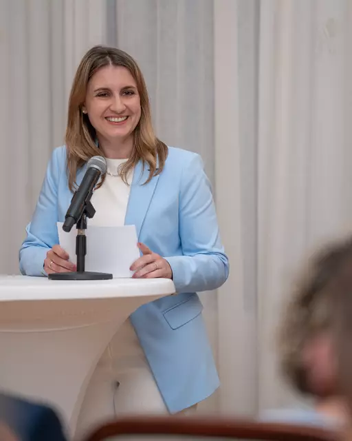 Johanna Sperker (ÖVP) am 4. Juni bei der konstituierenden Sitzung, in welcher sie zur neuen Bezirksvorsteherin angelobt wurde. | Foto: BV13