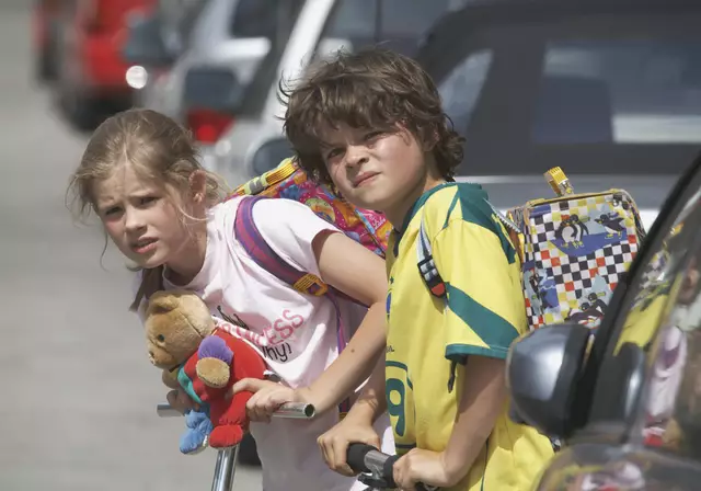 Auf dem Weg zur Schule ist für Kinder in der Hessenbergstraße höchste Vorsicht geboten.  | Foto: MEV