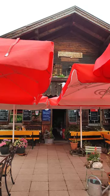 Jede der vielen Hütten ist urig und einladend... | Foto: I.Wozonig 