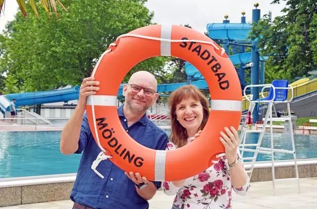 Bürgermeisterin Silvia Drechsler und Vizebürgermeister Rainer Praschak freuen sich schon auf das Sommerfest im Stadtbad. | Foto: Bernhard Garaus