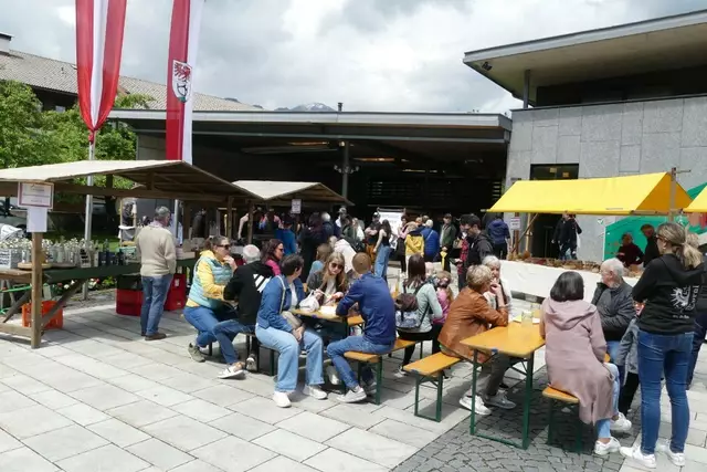 Das Angebot beim 12. Radfelder Dorfmarkt reichte von regionalen Lebensmitteln über Handwerk bis zu Deko- und Gebrauchsartikeln | Foto: Mag. Alexander Huss