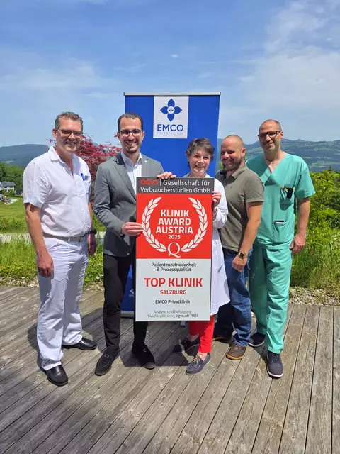 Der Ärztliche Leiter Dr. Wolfgang Huber (v. l.), Geschäftsführer Dr. Tarik Mete, Edith Paulus, Leiterin des Qualitäts- und Risikomanagements, Pflegedienstleiter Thomas Wilfing und der stellvertretende Ärztliche Leiter Dr. Armin Zagler. | Foto: EMCO Privatklinik 2025