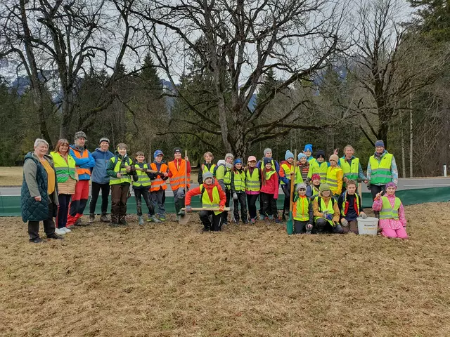 Die Schülerinnen und Schüler vom BRG Reutte waren auch mit großem Engagement dabei. | Foto: REA