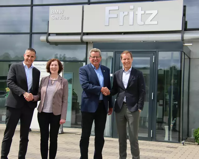 Gerald (links) und Dieter Unterberger (rechts) übernehmen den hervorragend geführten BMW und MINI Servicebetrieb von Karl und Monika Fritz in Pfullendorf. | Foto: Unterberger