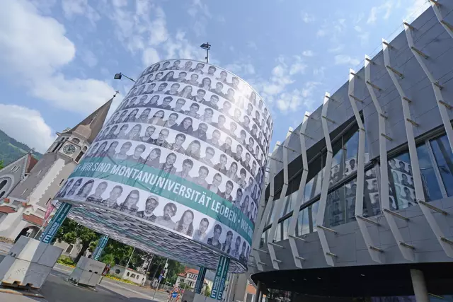 Die Montanuniversität sieht so auch ihren neuen Claim "Versetz' Berge" im Stadtbild verwirklicht. | Foto: KK