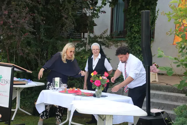 Schulleiterin Claudia Pasruck, Schwester Hildegund und Lehrer Hannes Geirhofer (v.l.).
| Foto: Manfred Kellner