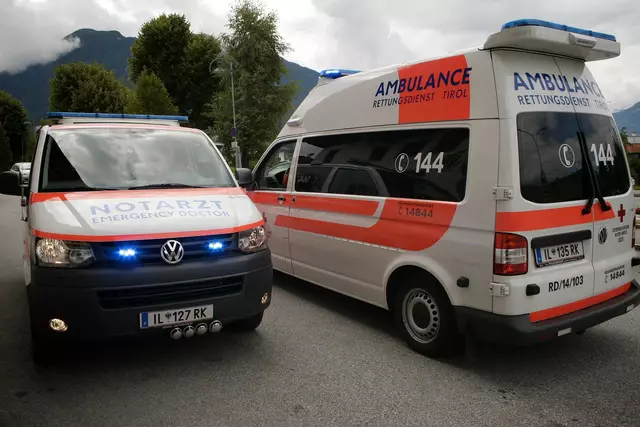 Der 7-Jährige wurde mit Verletzungen schweren Grades nach der Erstversorgung durch den Notarzt von der Rettung in die Klinik Innsbruck eingeliefert. | Foto: RK/Hörmann / Symbolbild