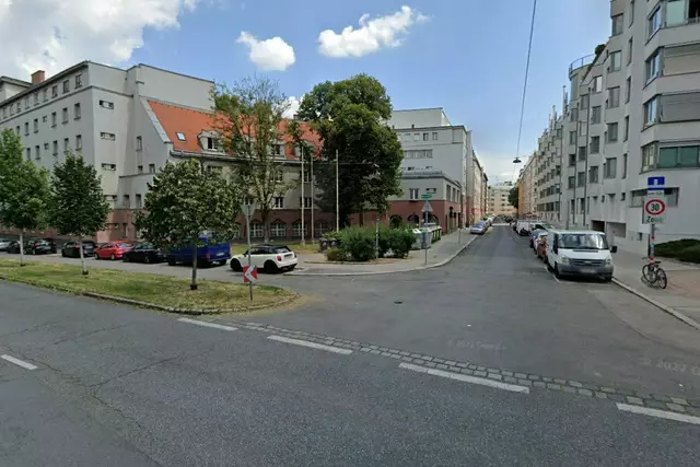 Die Längenfeldgasse wird von der Flurschützstraße bis und in Richtung Eichenstraße für den Fahrzeugverkehr als provisorische Einbahn geführt. | Foto: Google Maps