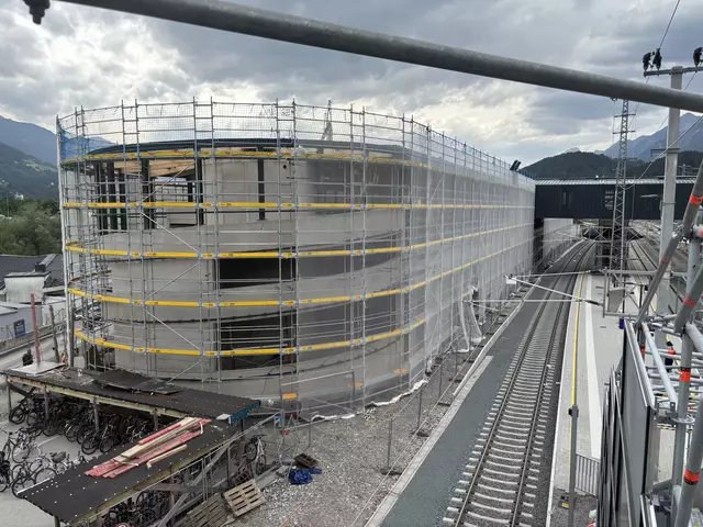 In rund einem Jahr sollen die Bauarbeiten abgeschlossen sein.  | Foto: Martina Obertimpfler 