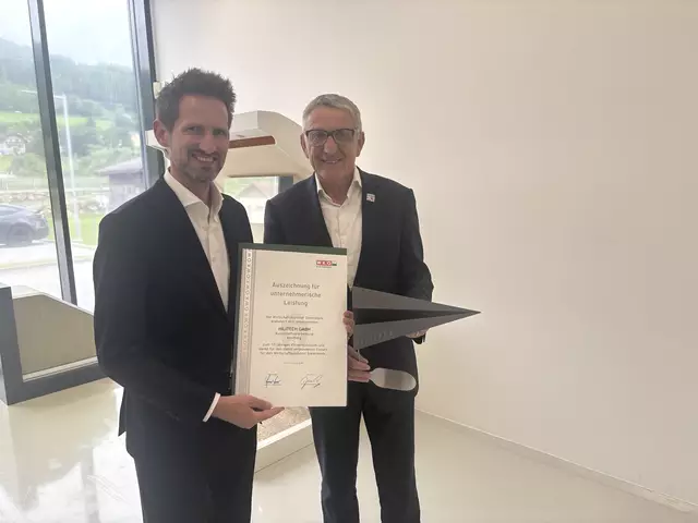 Auszeichnung durch die Wirtschaftskammer für das Kindberger Unternehmen Hilitech. Im Bild: Manfred Nagl mit Josef Herk. | Foto: Hackl