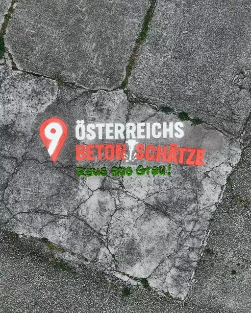 Greenpeace startet die zweite Runde der Aktion "Österreichs 9 Betonschätze" und ruft die Bevölkerung auf, unnötig versiegelte Plätze zu nominieren, die dringend begrünt werden sollten.  | Foto: Mitja Kobal / Greenpeace