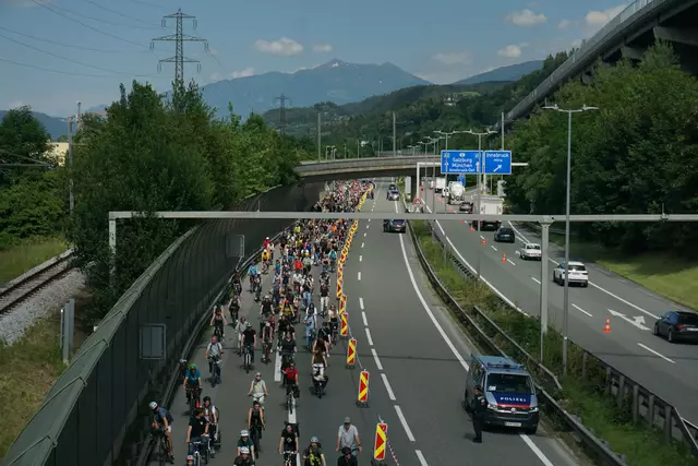 Bei der großen Raddemo am 13. Juni übernehmen Fahrradfahrende die Autobahn. | Foto: Sarah Salzmann