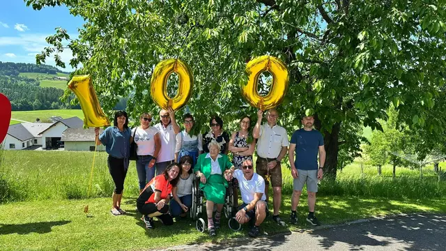 Maria Ehrenmüller mit ihren Enkeln | Foto: Ehrenmüller