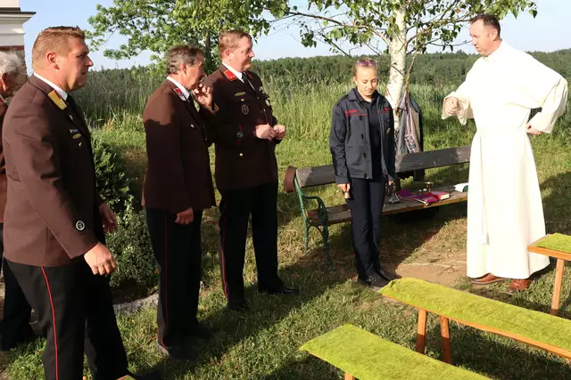 Eine letzte Regiebesprechung vor dem Gottesdienst | Foto: Gerhard Langmann