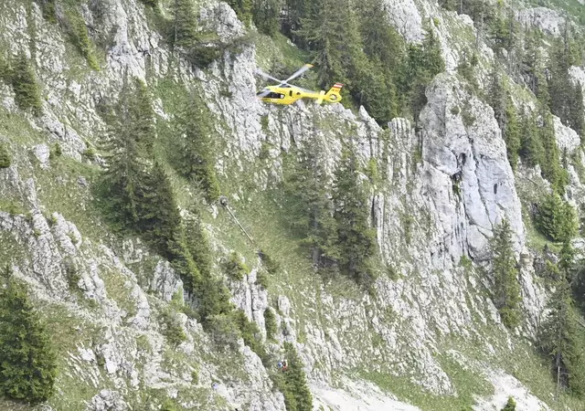 Die verletzte Wanderin musste per Hubschrauber vom Traunstein geborgen werden. | Foto: TEAM FOTOKERSCHI / DANIEL NEULINGER