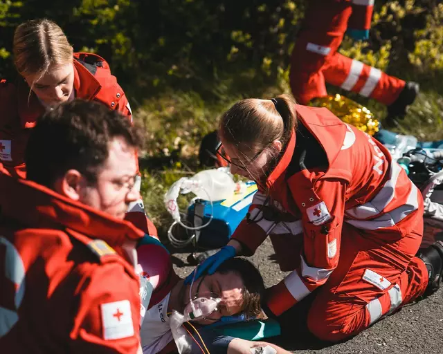 Die Helfer waren zur Stelle. | Foto: Symbolbild Rotes Kreuz
