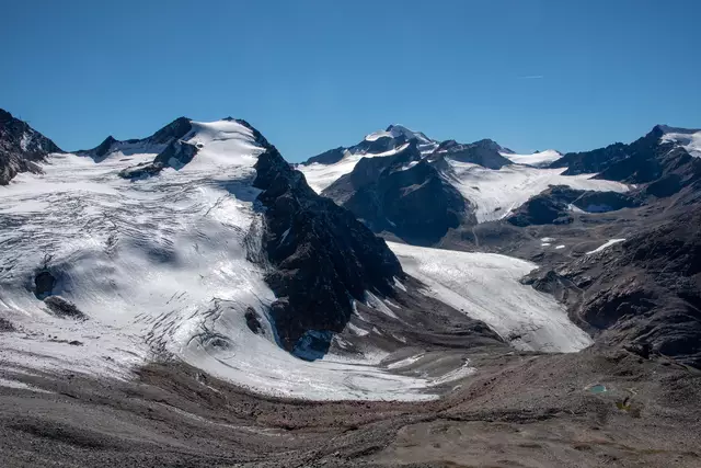 Für die Erschließung des Mittelbergferners unter dem Linken Fernerkogel wurde jetzt die UVP-Pflicht vom Höchstgericht bestätigt. | Foto: WWF