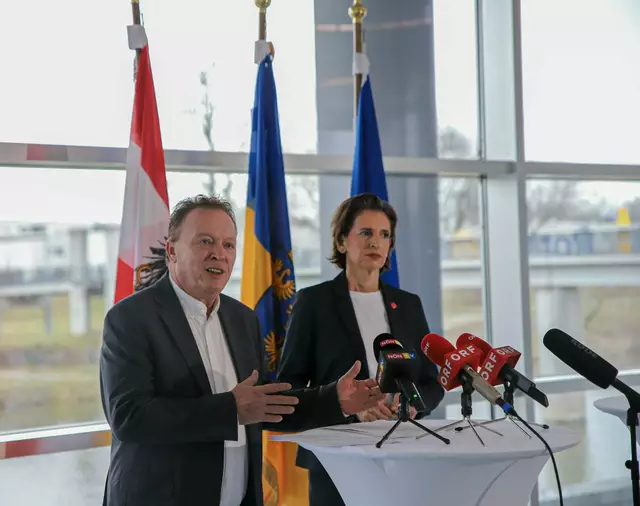 SPÖ-Klubobmann Hannes Weninger, NEOS-Landesparteivorsitzende Indra Collini über die Möglichkeiten der Europastunde. | Foto: NEOS