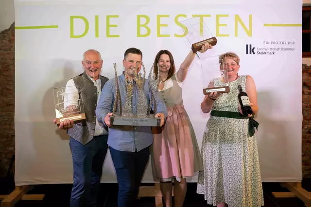 Weingut des Jahres 2025 aus St. Anna am Aigen. Im Bild v.l.n.r.: Rupert, David, Cornelia und Karin Ulrich vom Weinhof Ulrich | Foto: LK Steiermark/David Krenn