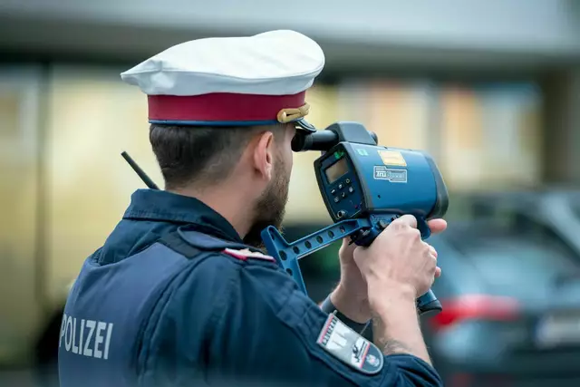 Der Mann war im Ortsgebiet viel zu schnell unterwegs. (Symbolfoto) | Foto: Bernhard Knaus
