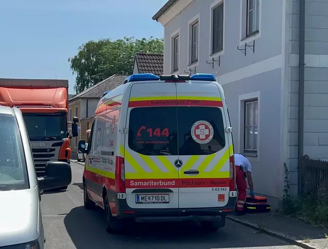 Ein Lkw-Fahrer wurde von einem Pkw erfasst. | Foto: DOKU-NÖ